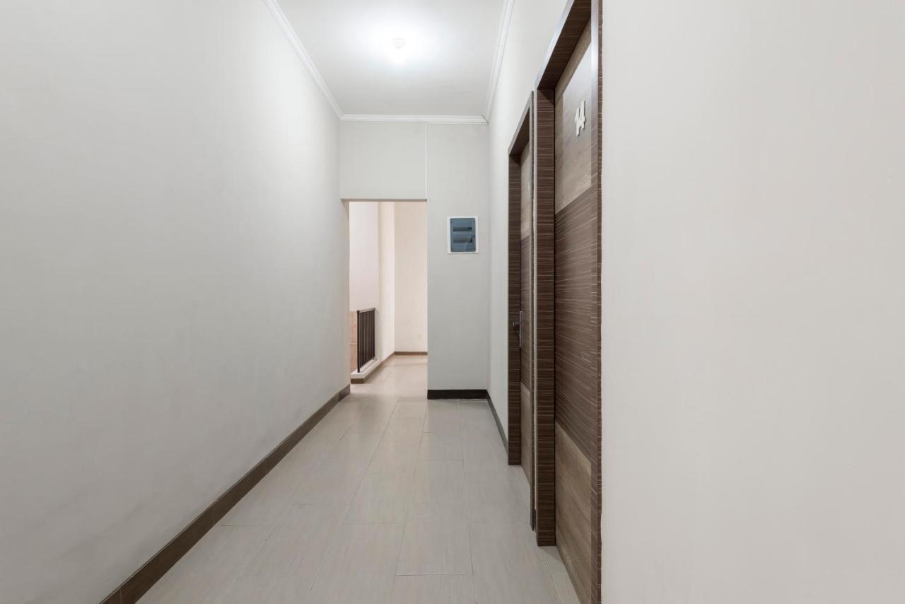 Reddoorz Near Grand City Mall 2 Surabaya Eksteriør billede